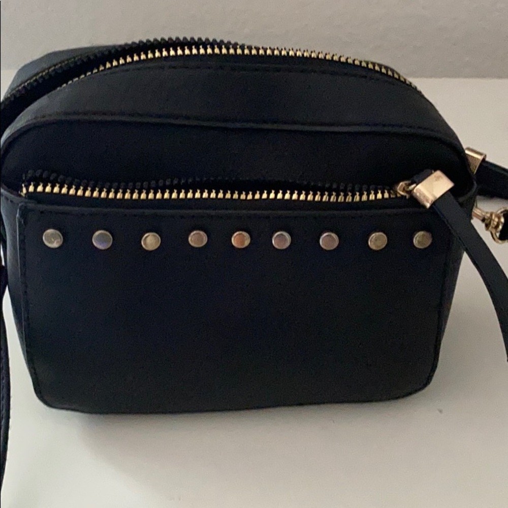 black crossbody bag